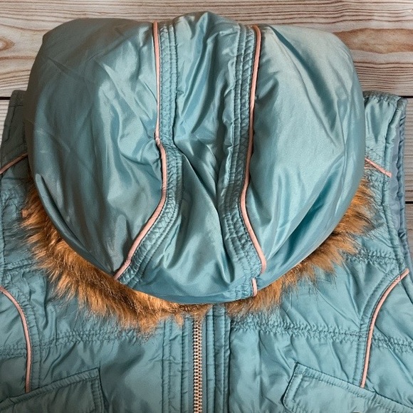 Mossimo Supply Co Teal Faux Fur Puffer Vest Large - Picture 2 of 7